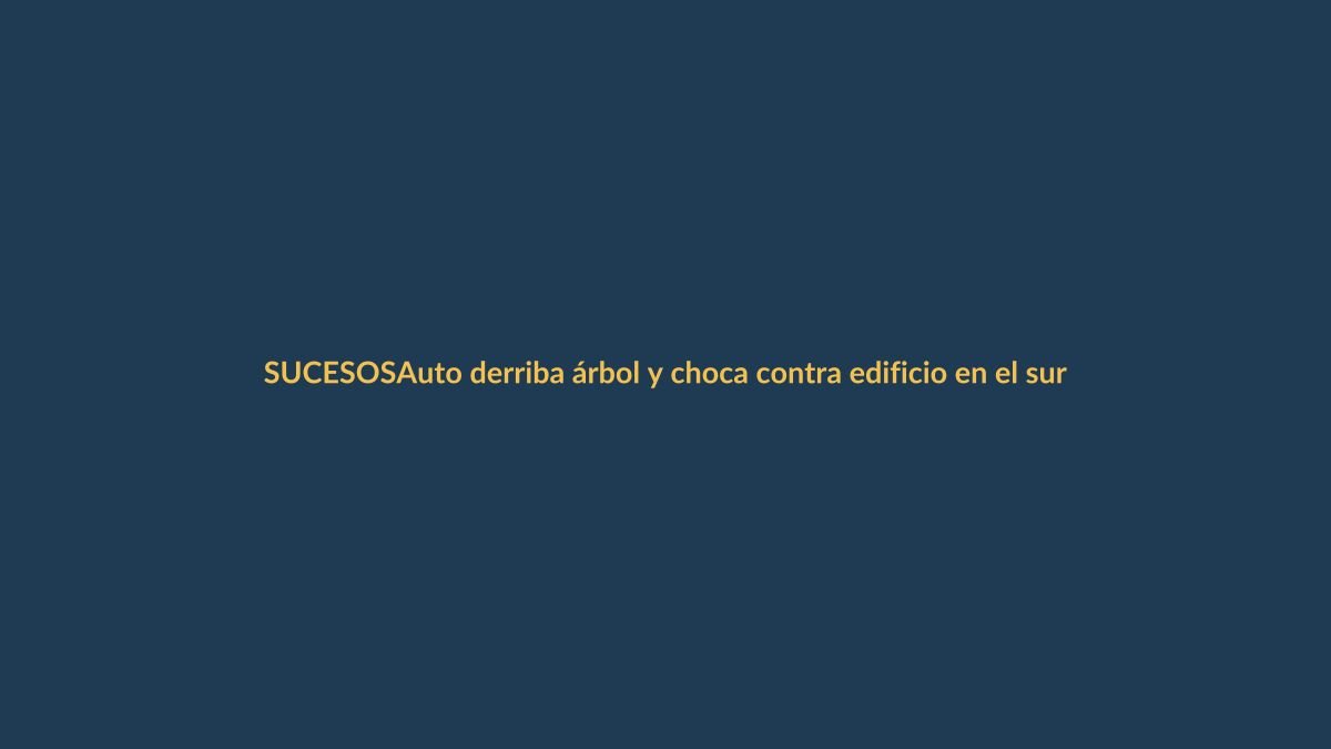 Auto derriba árbol y choca contra edificio en el sur de Loja